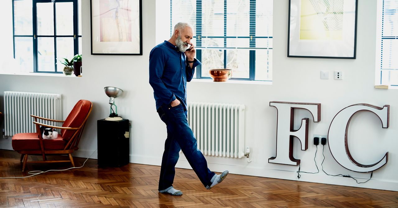 How to Set Up a Smartphone for Elderly Loved Ones How to Set Up a Smartphone for Elderly Loved Ones